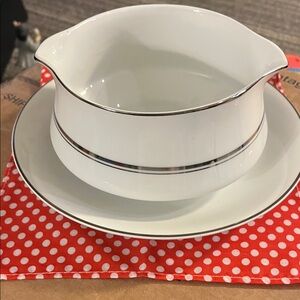 Sakura White and Silver Gravy Boat Set
